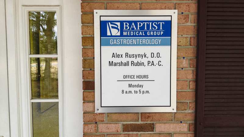 Exterior branded wayfinding sign at Baptist Medical Group office - signgeek Branded Environments 